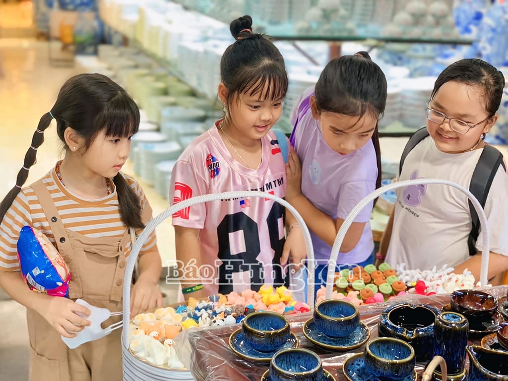 Tham gia các lớp năng  khiếu, trẻ có cơ hội làm việc nhóm, tăng sự tự tin 