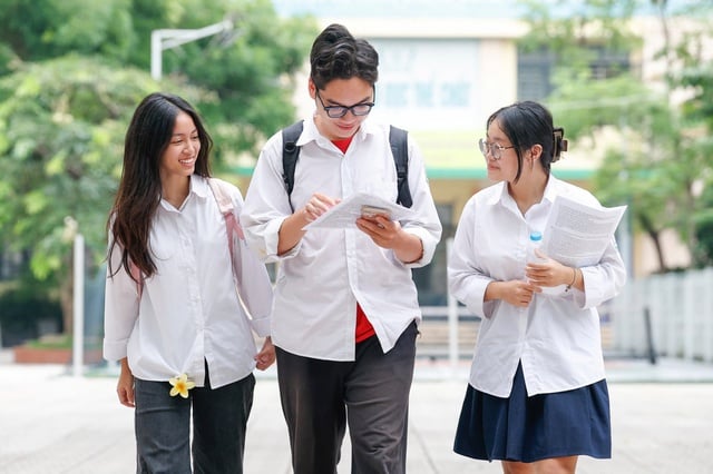 Đổi mới chương trình giáo dục và sách giáo khoa trong kỳ thi tốt nghiệp THPT - Ảnh 1.