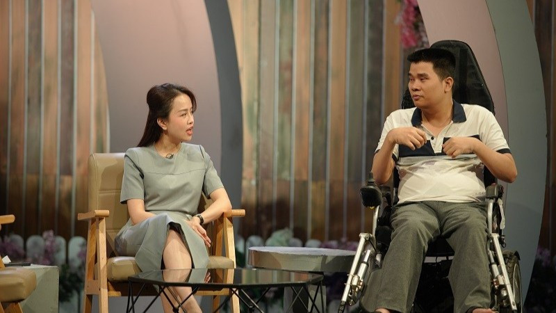 The program tells the story of Quach Van Son's courageous journey as he overcame adversity to live a decent and useful life.