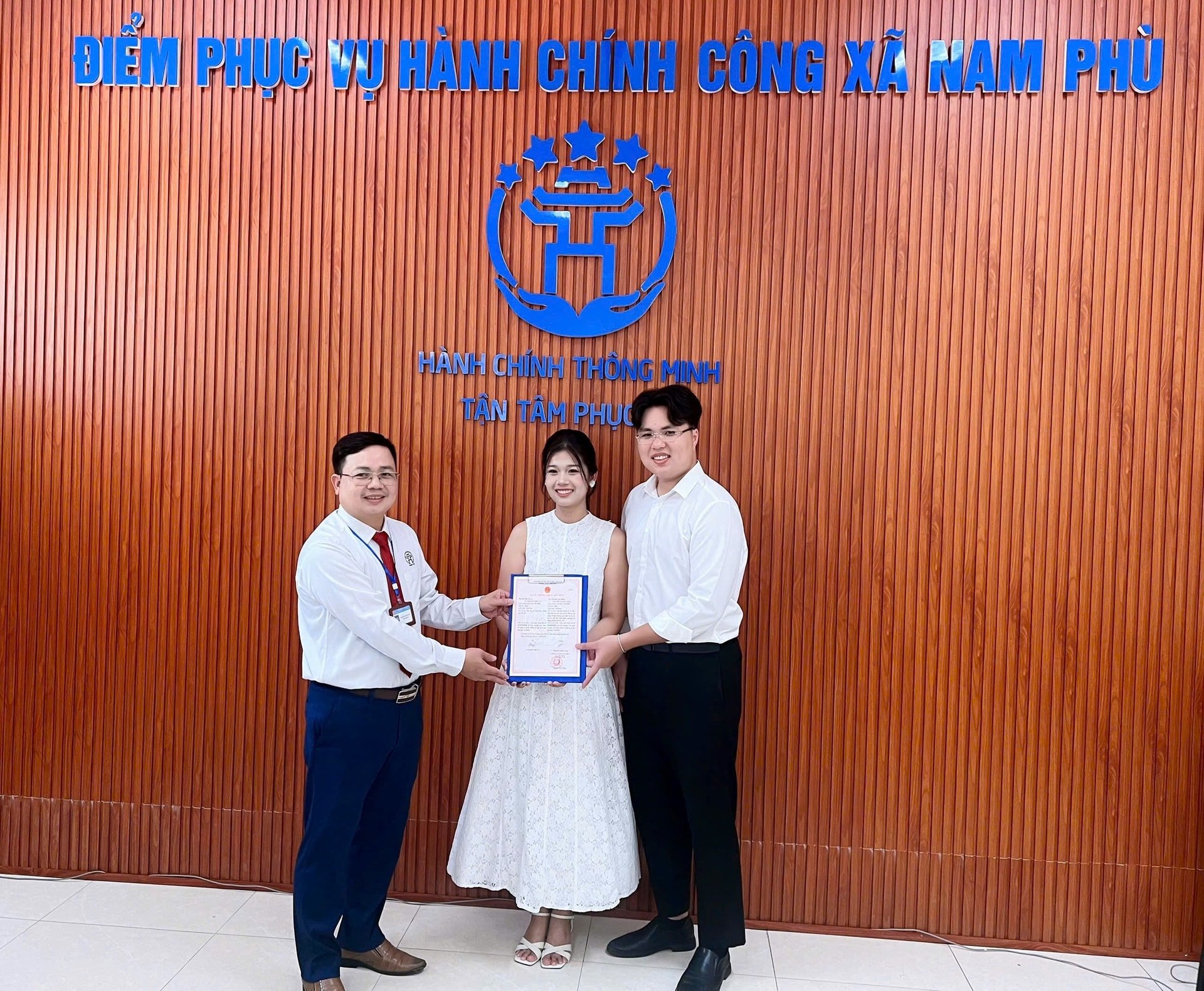 ព័ត៌មានបន្ថែម ឡុង និង វី។ រូបថត៖ Phuong Xuyen។