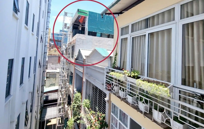 Công trình vi phạm về trật tự xây dựng tại số 3 ngõ 249 Hoàng Quốc Việt (phường Nghĩa Tân, quận Cầu Giấy cũ) kéo dài suốt từ 2022 đến nay nhưng giải quyết chưa đúng như quyết định cưỡng chế xử phạt ban hành từ 2/2023 khiến dư luận bức xúc.