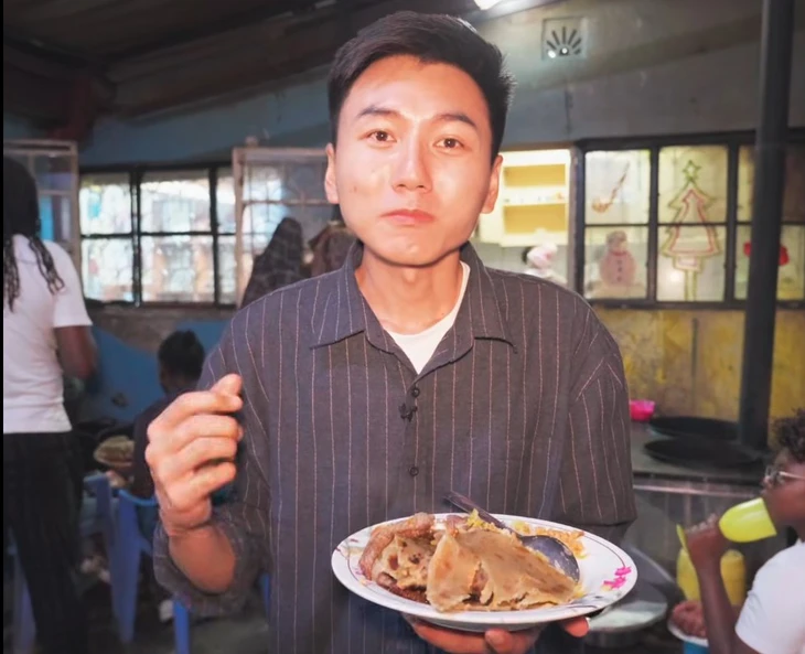 Khoai Lang Thang và bữa tiệc nhớ đời ở khu ổ chuột Kenya châu Phi - Ảnh 1.