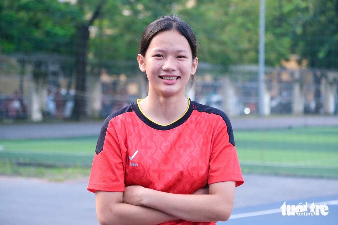 Thí sinh thi hát, kể chuyện, bật xa... tranh suất vào sư phạm - Ảnh 2.
