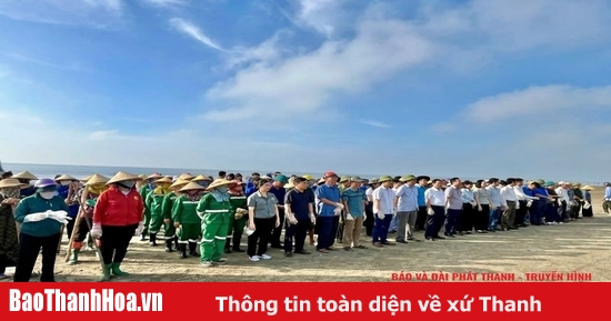 Phường Nam Sầm Sơn đồng loạt ra quân dọn vệ sinh môi trường biển