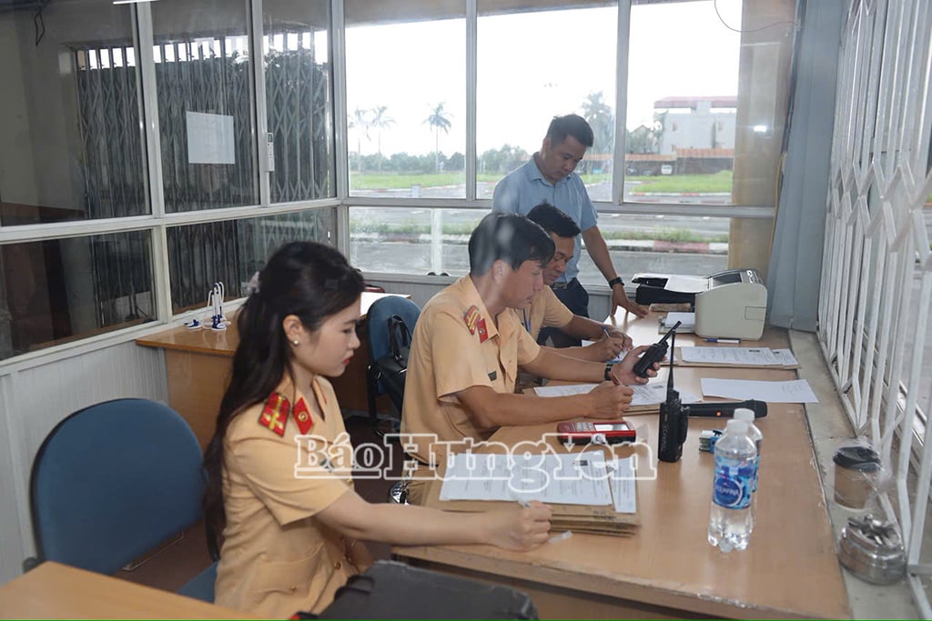 Lực lượng Cảnh sát giao thông (Công an tỉnh) tại kỳ sát hạch đầu tiên 
