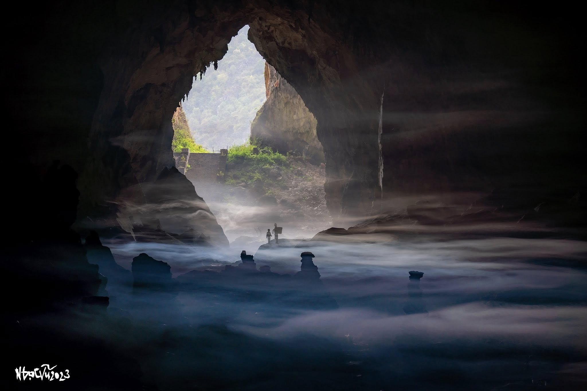 Hang May floating like a fairyland on the Dong Van stone plateau