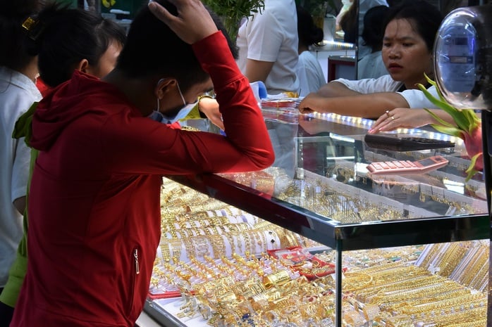Giá vàng hôm nay, 5-7: Đà giảm chưa dừng lại- Ảnh 1.