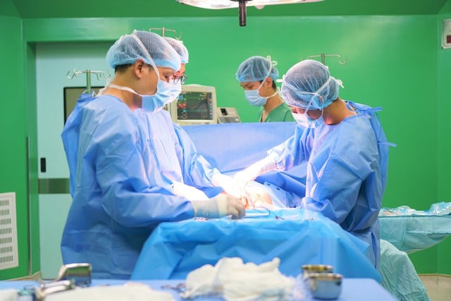 Hiếm gặp: Phẫu thuật kép vừa lấy thai 37 tuần vừa cắt ruột thừa bị viêm- Ảnh 1.