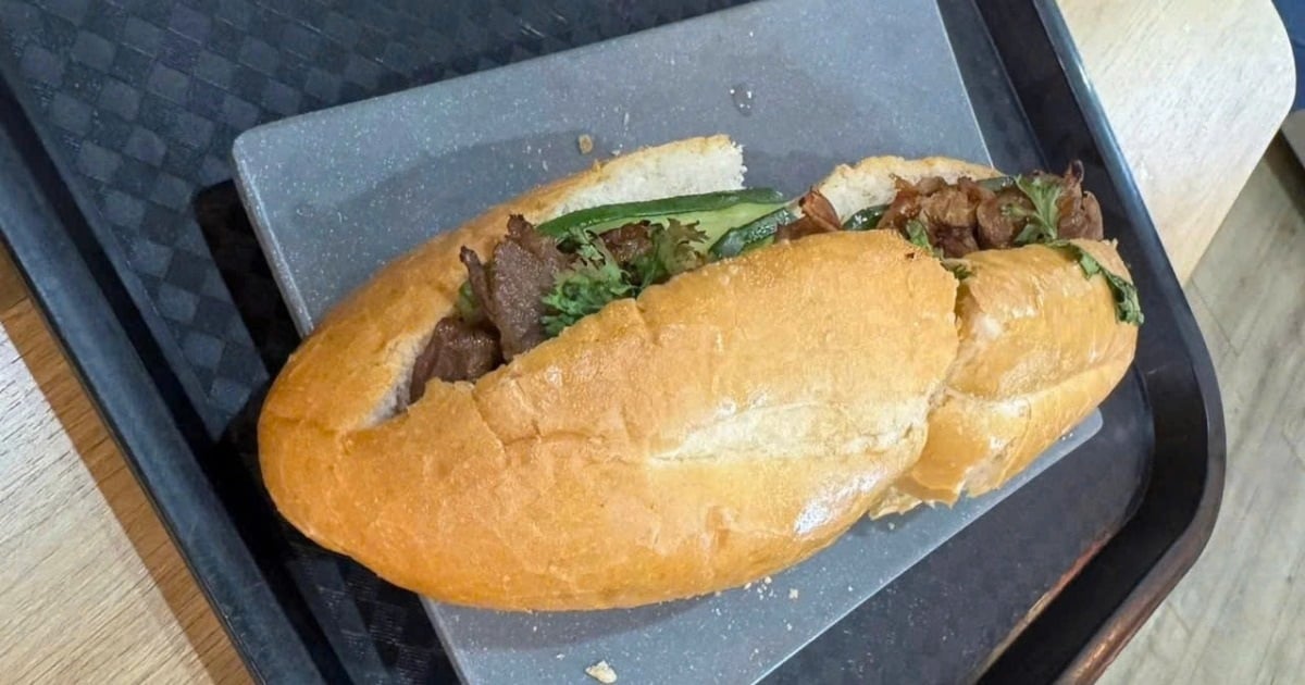 Bread 208,000 VND at Noi Bai, customers complain it is more expensive than at the international airport