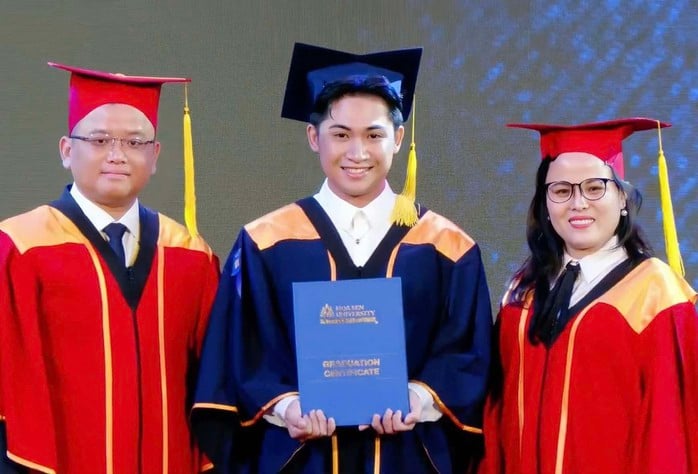 Sau hoá thân vai Công an, Ngọc Cương lãnh bằng cử nhân đại học trong niềm xúc động- Ảnh 2.