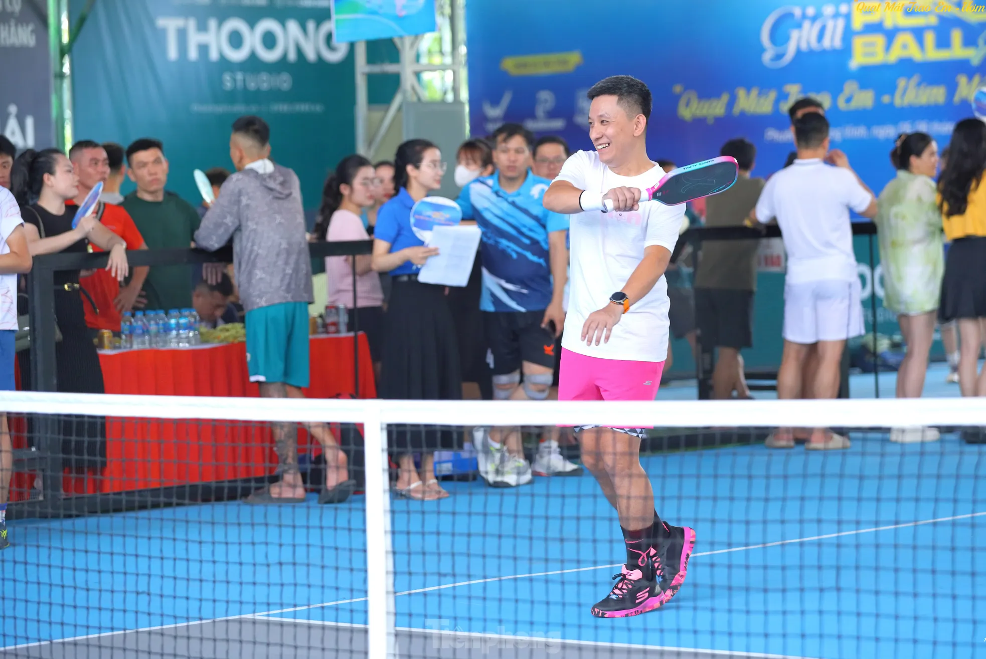 Khoảnh khắc gay cấn trong loạt trận tranh tài Giải Pickleball 'Quạt mát trao em - Ươm mầm tri thức' ảnh 11