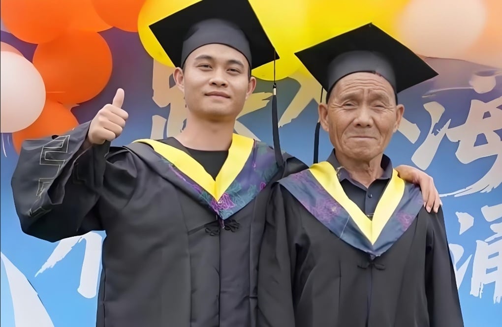 Người cha nông dân lần đầu rời làng quê đi dự lễ tốt nghiệp của con trai - 1