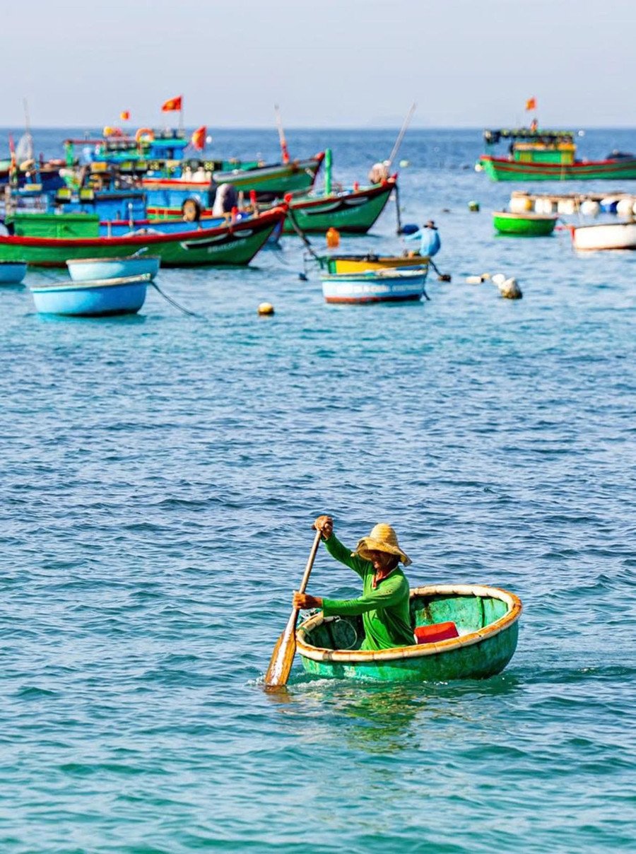 lay5-ngu-dan-nhon-chau-danh-bat-ven-bo.jpg