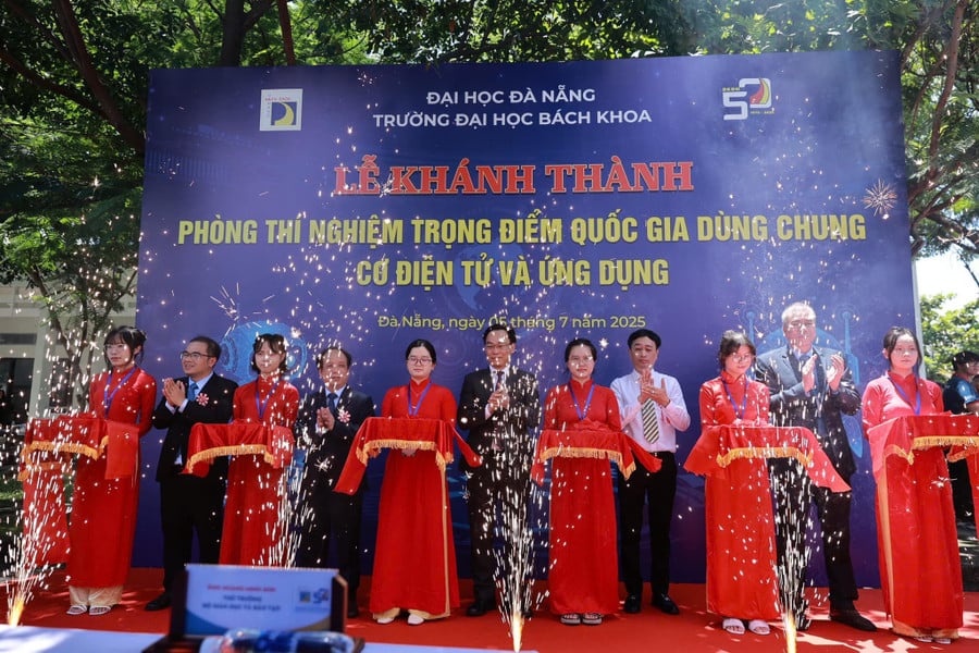 khanh-thanh-phong-thi-nghiem-trong-diem.jpg