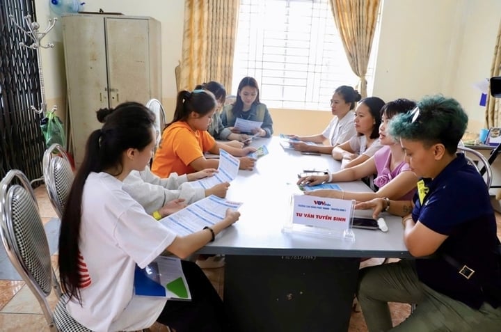Học sinh rất quan tâm đến các ngành nghề cao đẳng của VOVedu.