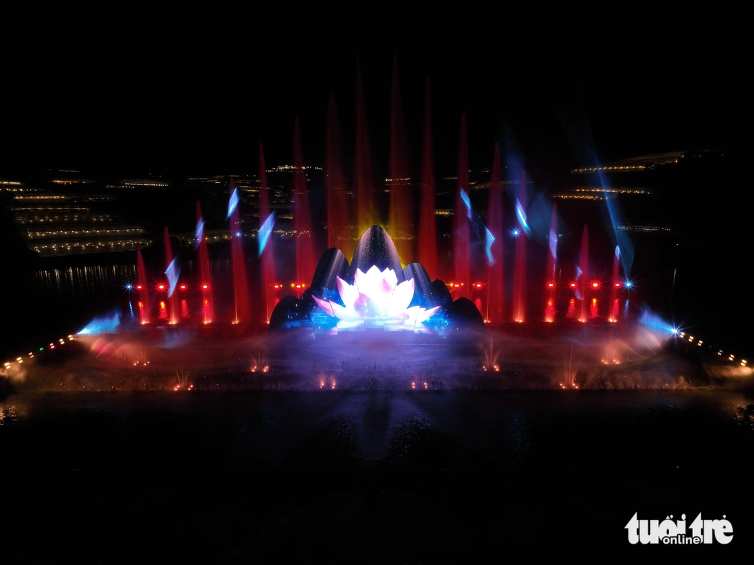 Show thực cảnh ở hồ Than Thở Đà Lạt về hành trình bước vào kỷ nguyên vươn mình của dân tộc - Ảnh 4.