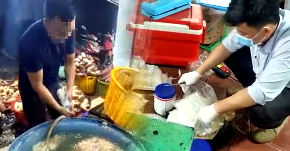 ទីក្រុងហូជីមិញ៖ គ្រឹះស្ថានចំនួន ៣ នៅទីក្រុង Binh Dong បានរកឃើញការត្រាំផ្កាចេកជាមួយសារធាតុ borax និង bleach