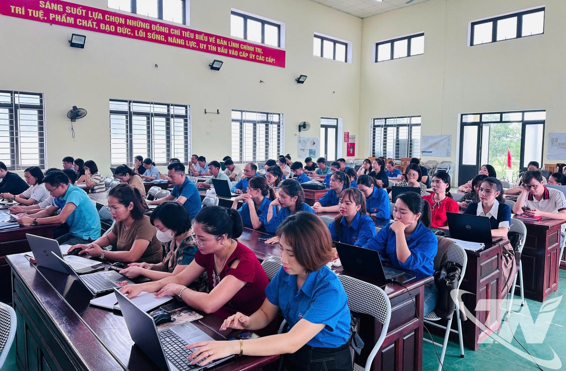 Hơn 70 cán bộ, công chức của phường Bách Quang tham dự nghiệp vụ cải cách công vụ, văn thư lưu trữ và chuyển đổi số