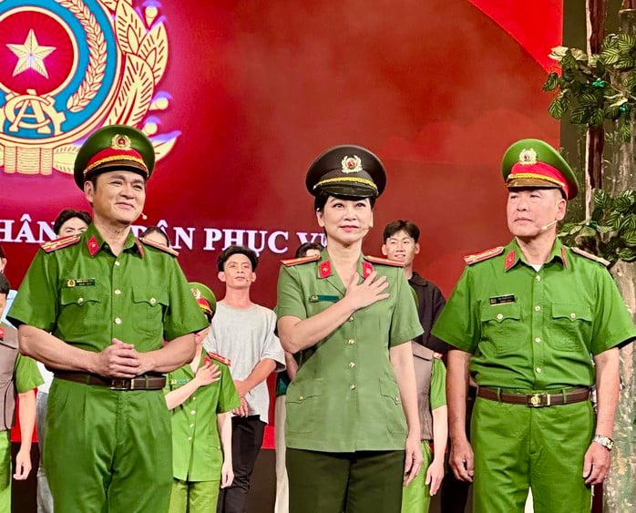 ترك Quoc Thao وHuu Nghia وTuyet Thu تعلمًا قويًا مع أغنية