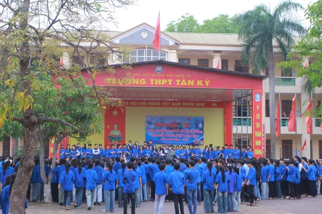 Sốc toàn tập: Lý do điểm chuẩn lớp 10 ở Nghệ An thấp chưa từng có ảnh 2