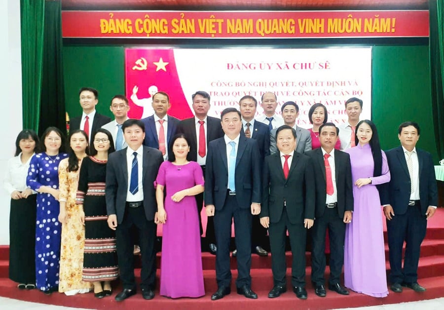 2-tra-mat-ban-chap-hanh-dang-bo-xa-chu-se-anh-dh.jpg