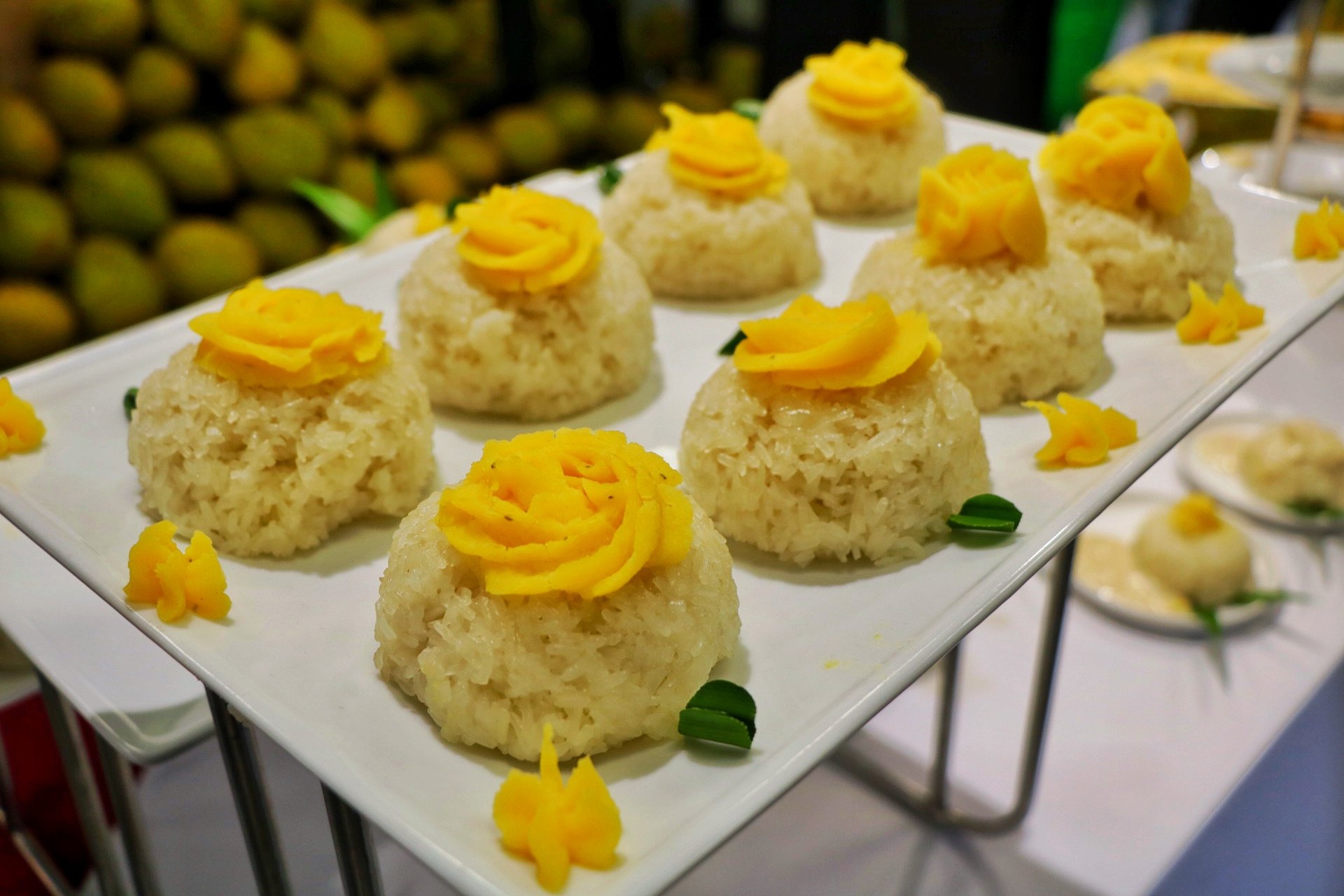 Độc lạ buffet sầu riêng đang diễn ra ở TP.HCM: Cửa hàng chuẩn bị gần 2 tấn - Ảnh 5.