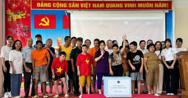 ចែកអំណោយដល់ជនរងគ្រោះដោយសារជាតិពណ៌ទឹកក្រូច