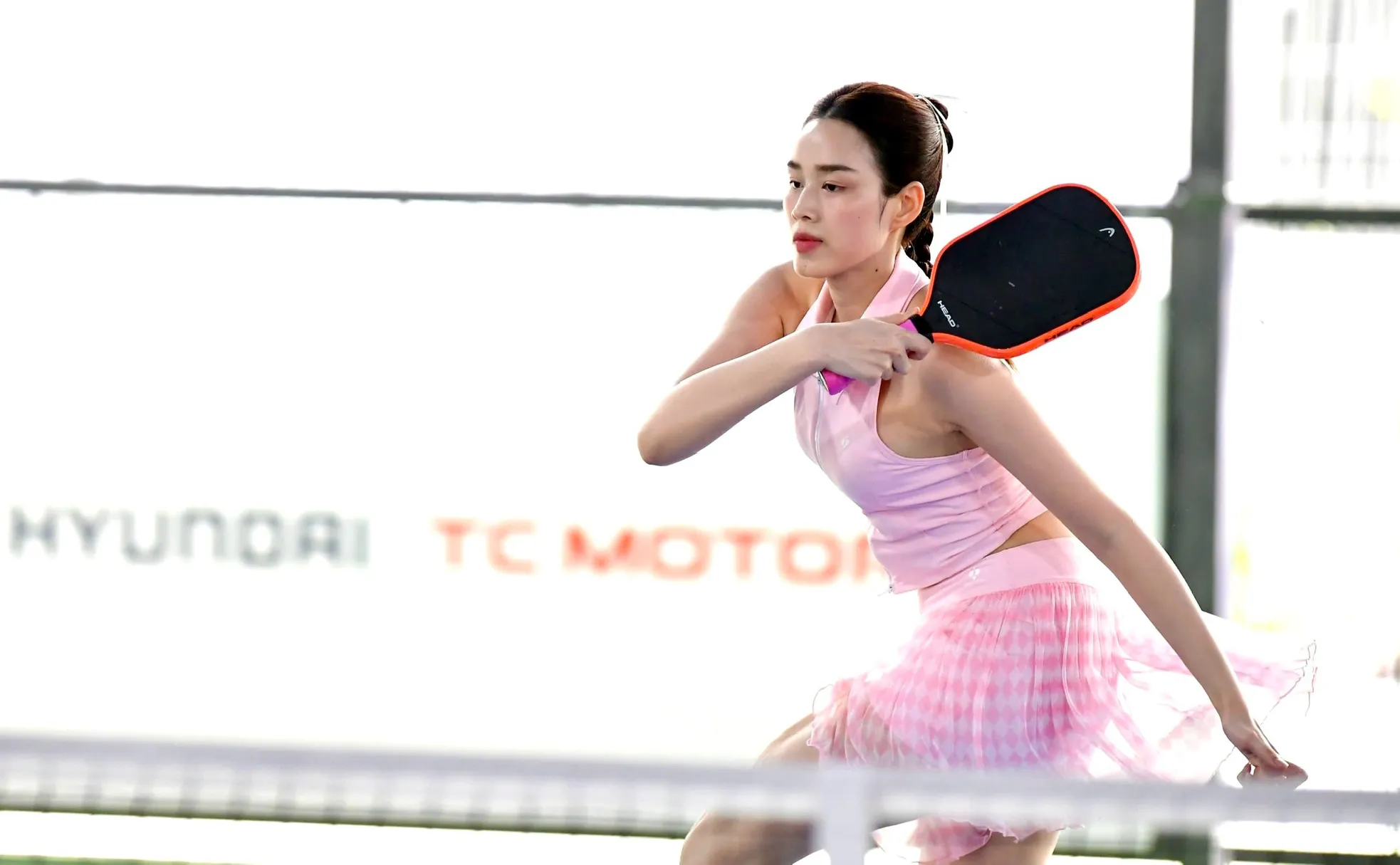 Đỗ Thị Hà khoe chân dài, thi đấu căng thẳng trên sân Giải Vô địch Pickleball Việt Nam ảnh 2