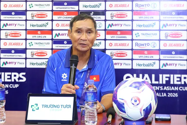 HLV Mai Đức Chung kỳ vọng tuyển nữ Việt Nam dự World Cup 2027 ảnh 1