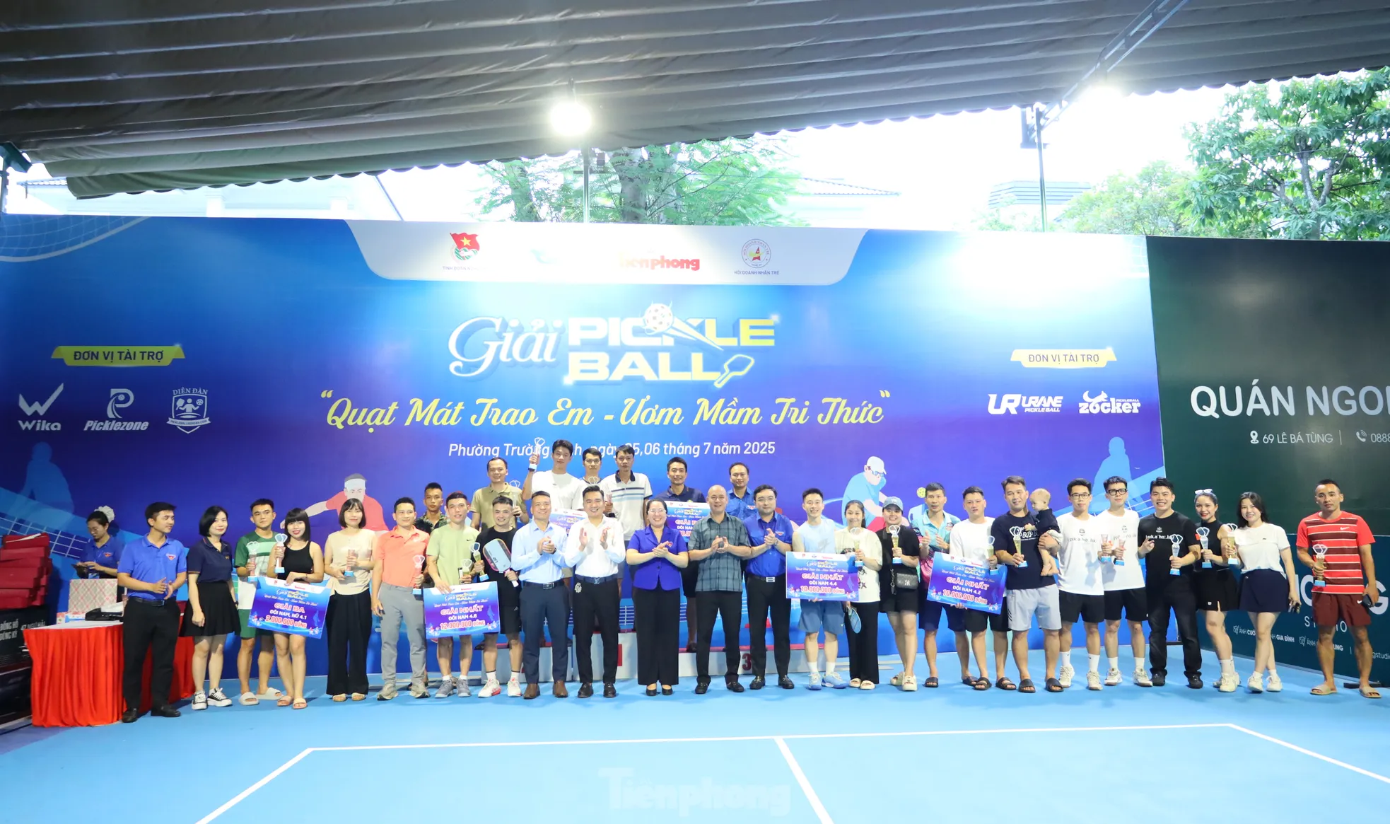 16 cặp vận động viên xuất sắc được nhận cup tại Giải Pickleball ‘Quạt mát trao em - Ươm mầm tri thức’ ảnh 11