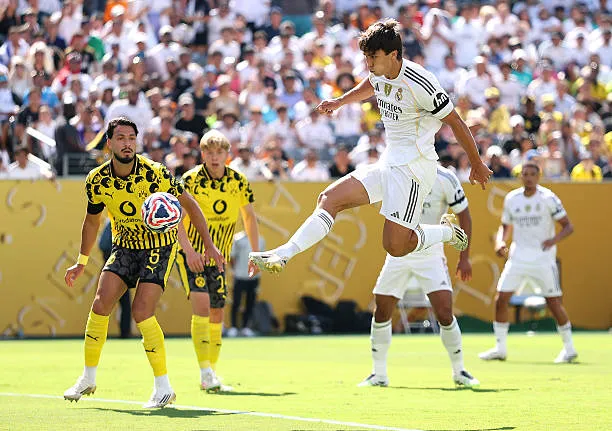 Gonzalo Garcia: Từ 'kẻ đóng thế' đến linh hồn hàng công Real Madrid ảnh 1