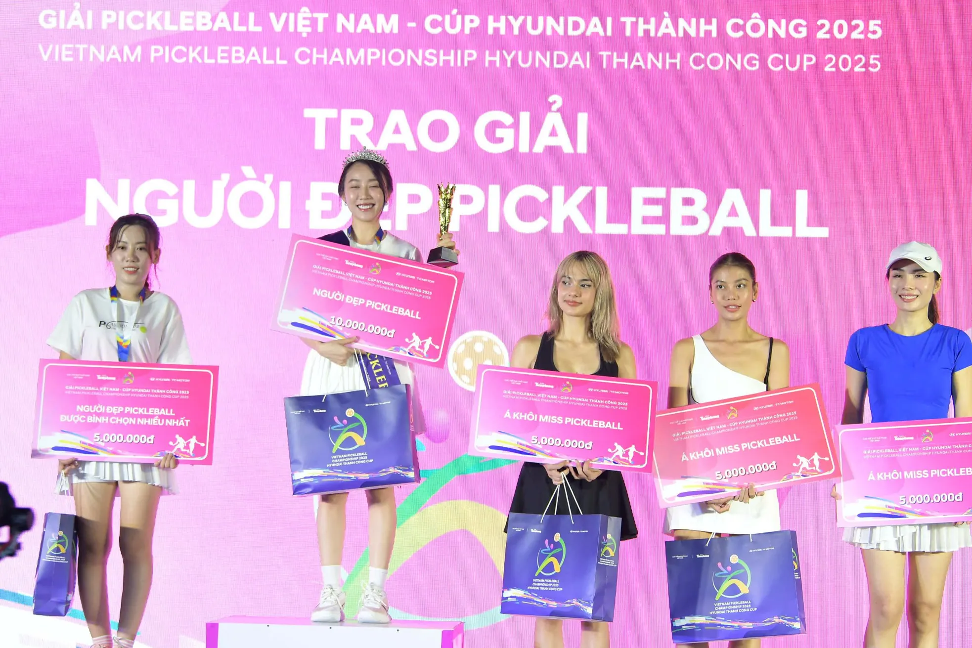 Diễn viên Huỳnh Hồng Loan được vinh danh Người đẹp Pickleball của Giải Pickleball Việt Nam 2025 ảnh 22