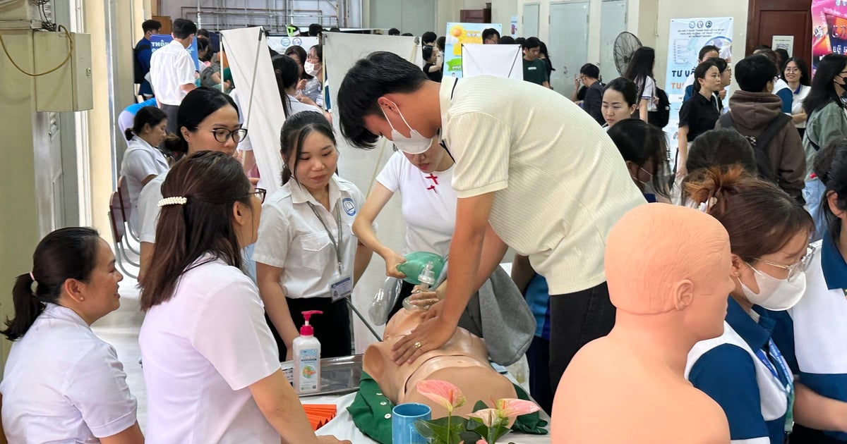 في أقل من أسبوع، حصلت جامعة الطب والصيدلة في مدينة هوشي منه على ما يقرب من 700 شهادة IELTS للقبول.