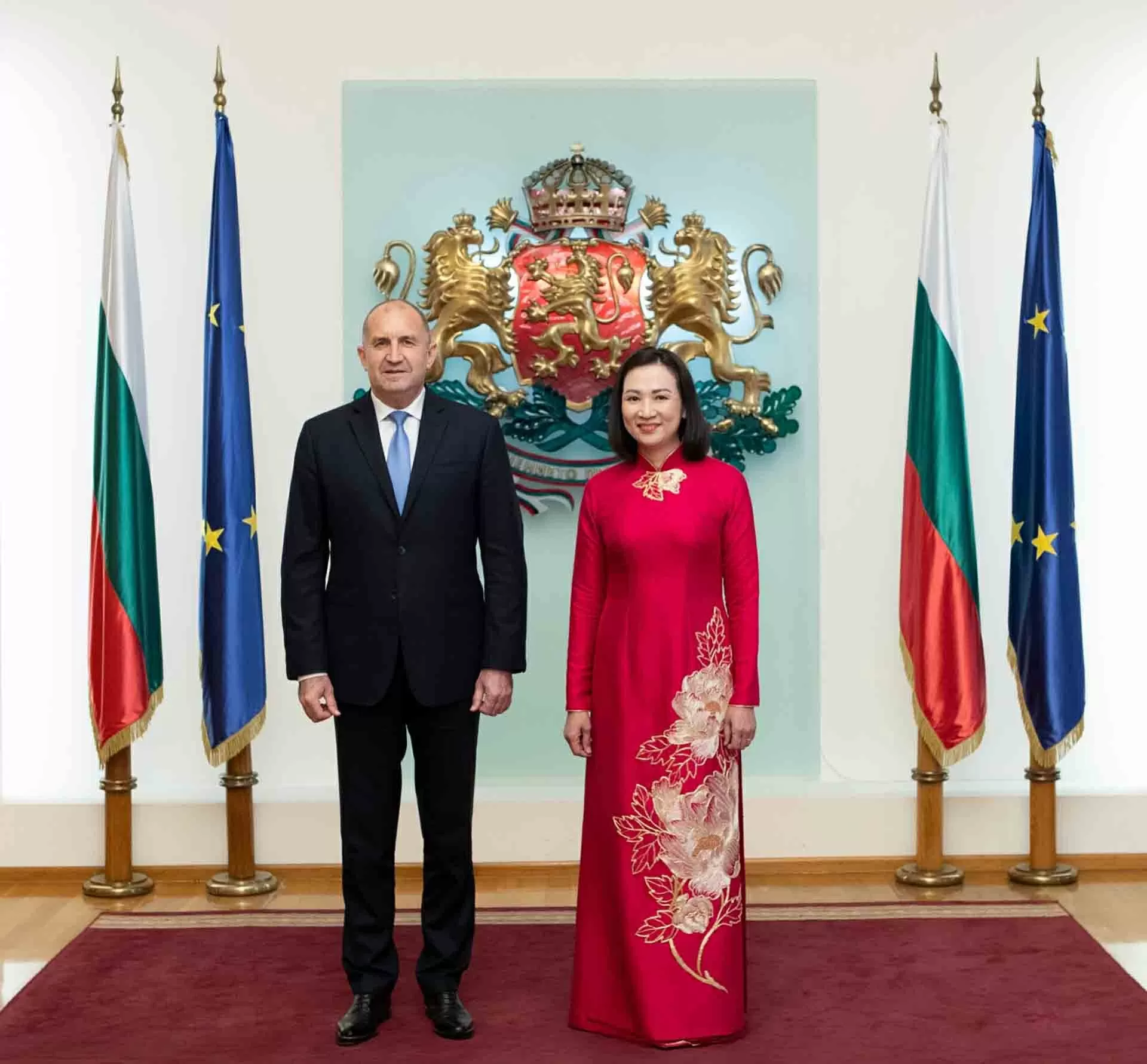 Đại sứ Nguyễn Thị Minh Nguyệt trình Thư ủy nhiệm lên Tổng thống Bulgaria Rumen Radev tại Phủ Tổng thống, ngày 3/6.