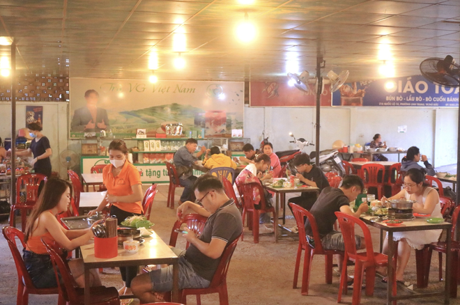 Đi tìm những quán bún bò Huế ngon nức tiếng TP.HCM: Quán 'ruột' của bạn ở đâu? - Ảnh 4.