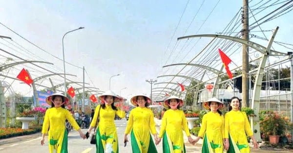 Phụ nữ Phúc Thọ rạng ngời trong tà áo dài chào kỷ nguyên mới