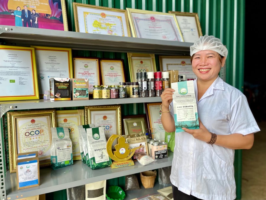 قهوة داك 875 نقطة في تصنيفات القهوة ذات الجودة CQI Anh Vu Thao.jpg
