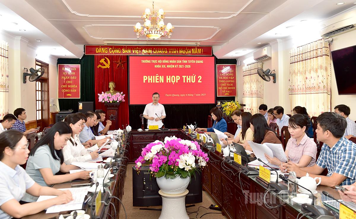 Các đại biểu dự họp.