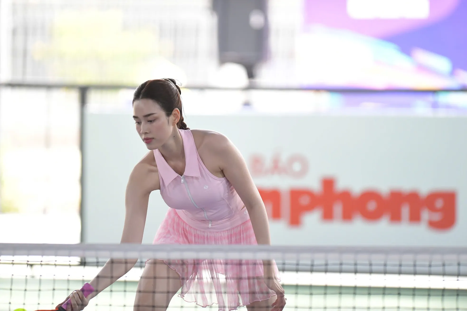 Đỗ Thị Hà khoe chân dài, thi đấu căng thẳng trên sân Giải Vô địch Pickleball Việt Nam ảnh 12