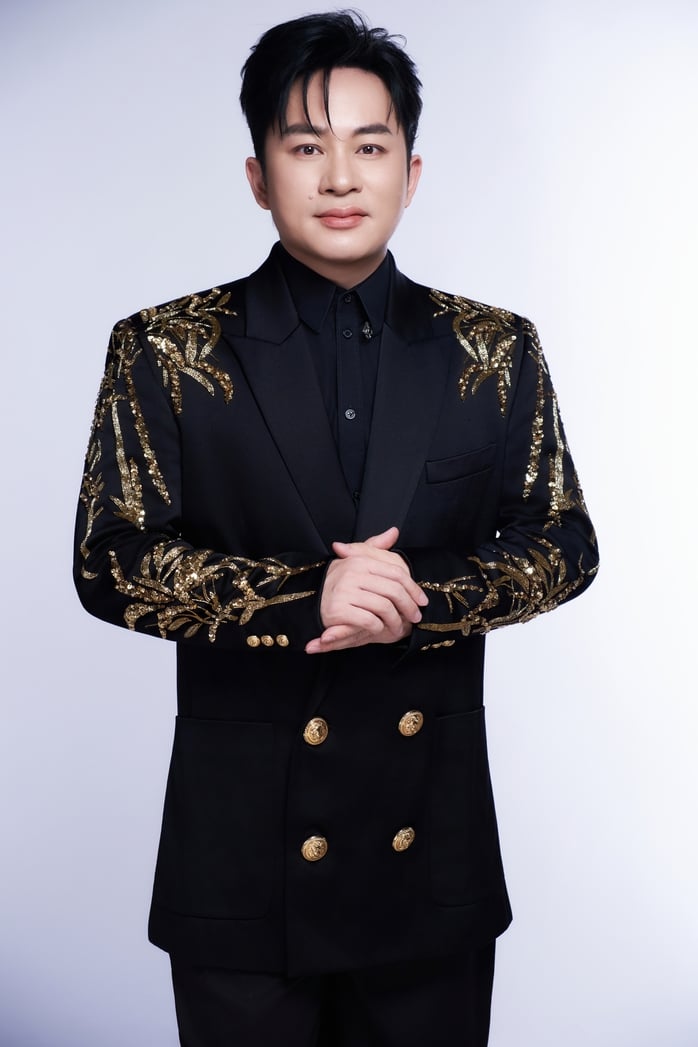 Ca sĩ Tùng Dương ra mắt MV "Việt Nam kỷ nguyên vươn mình"- Ảnh 1.