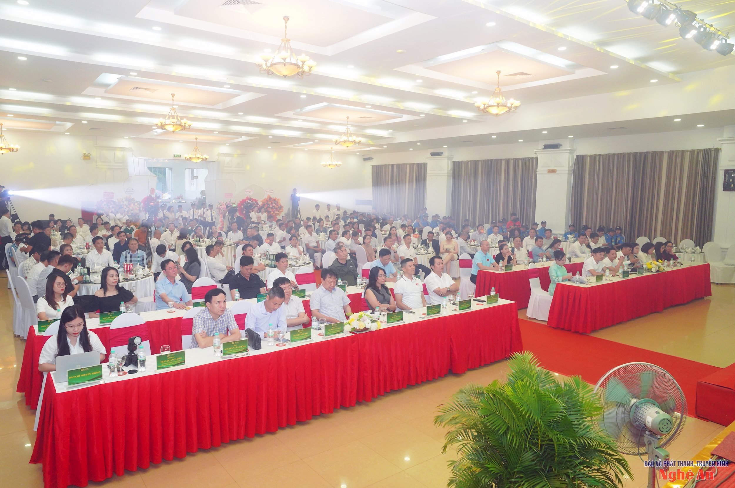 ảnh 2 nhật hoàng