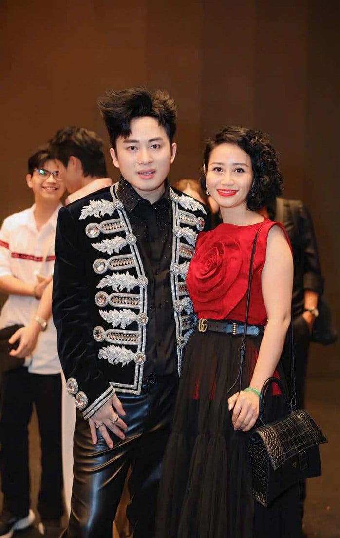 Ca sĩ Tùng Dương ra mắt MV "Việt Nam kỷ nguyên vươn mình"- Ảnh 2.