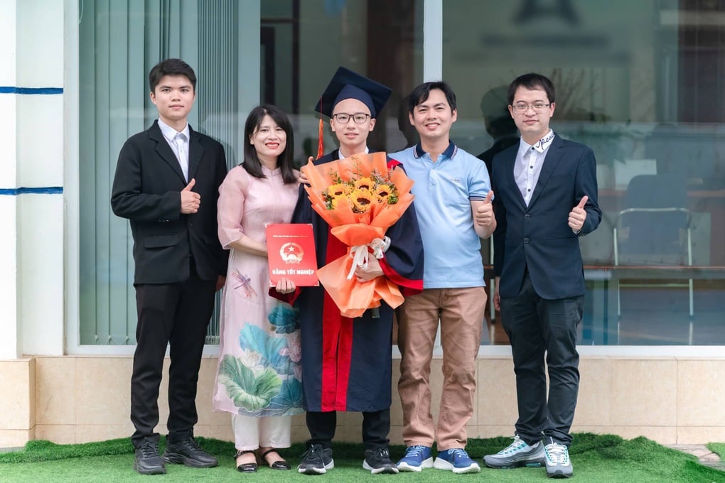 Mẹ thủ khoa chuyên toán toàn thành phố: 23h là giờ giới nghiêm - 3