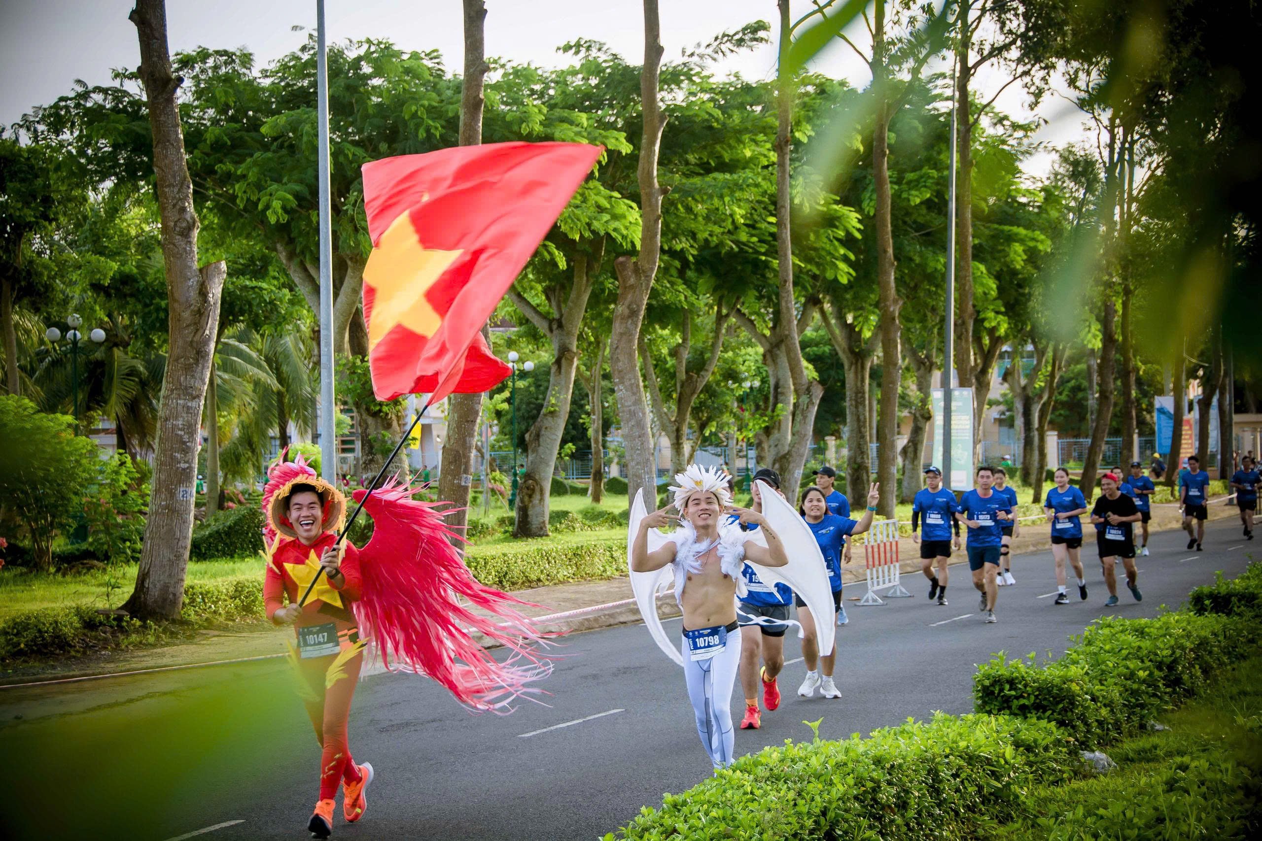 Phó Bí thư Thành ủy Cần Thơ tham gia giải chạy quy mô quốc tế - Ảnh 14.