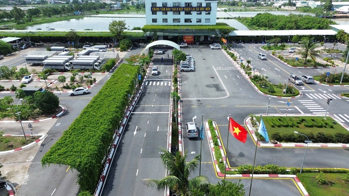 cham cap giay phep lai xe, nguoi dan lo dung lo ngoi hinh anh 5