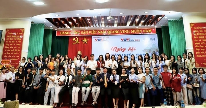 Khoảnh khắc gắn kết giữa nhà trường, phụ huynh và học sinh tại một sự kiện ý nghĩa vì tương lai thế hệ trẻ.