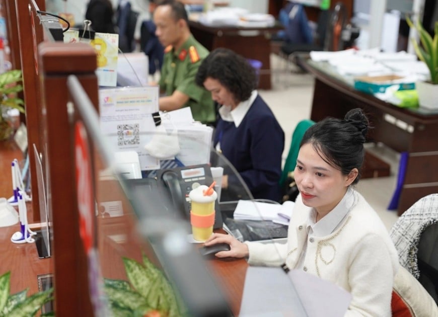 Công chức làm việc tại bộ phận một cửa, Trung tâm Hành chính TP Đà Nẵng, tháng 3-2025.