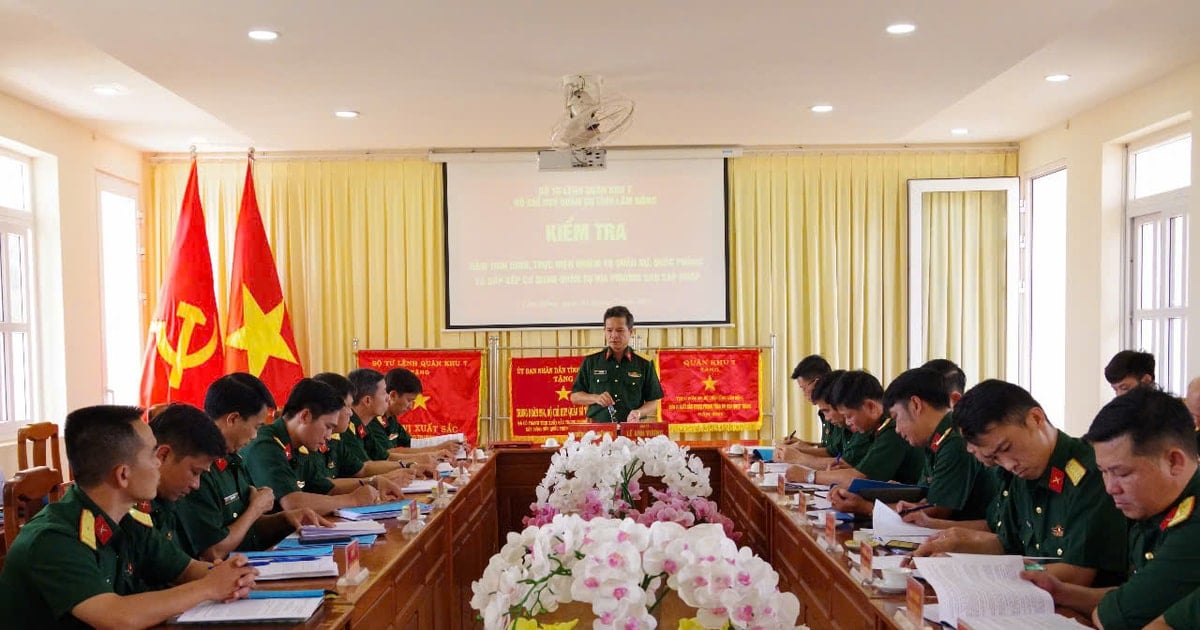 ប្រធាន​បញ្ជាការដ្ឋាន​កងរាជអាវុធហត្ថ​ខេត្ត​ចុះ​ពិនិត្យ និង​ក្តាប់​សភាពការណ៍​របស់​អង្គភាព និង​អង្គភាព​ក្រោយ​ការ​ច្របាច់​បញ្ចូល​គ្នា
