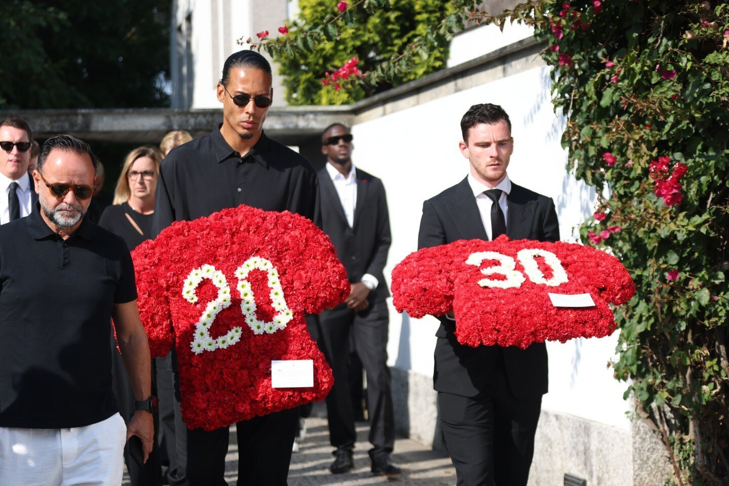 www_thesun_co_uk liverpools darwin nunez arrives funeral 1007742526.jpg