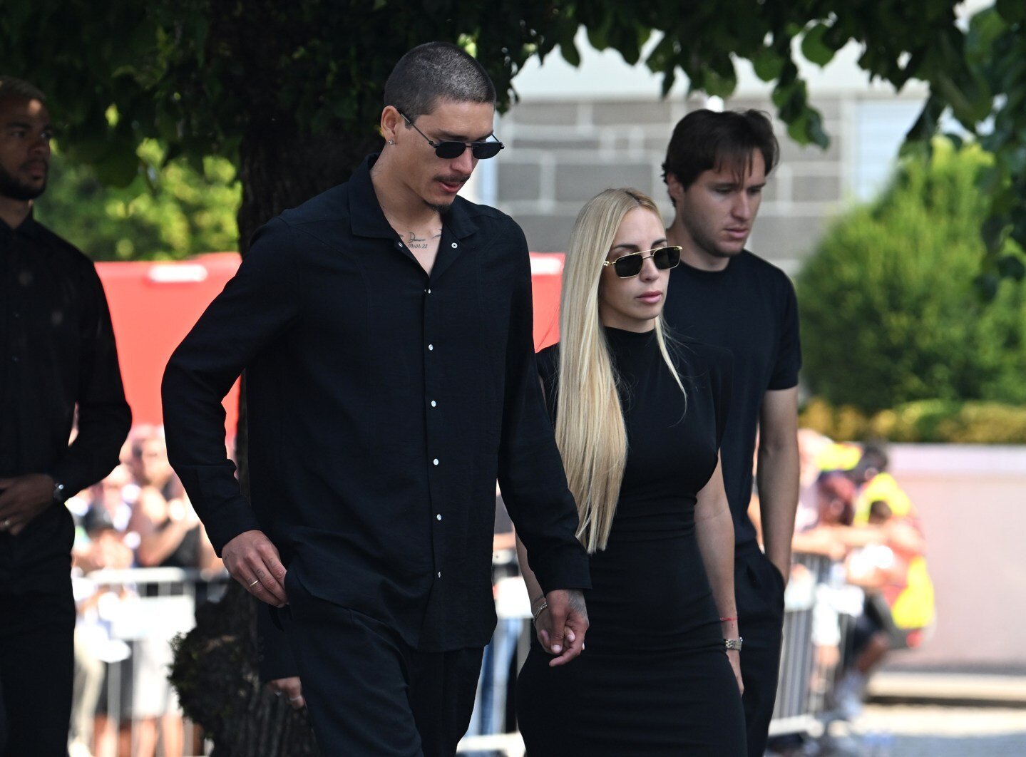 www_thesun_co_uk liverpools darwin nunez arrives funeral 1007742526 (2).jpg